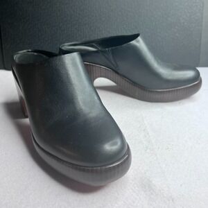 Vince Navina Women's Black Leather Platform Clog Heels Size 8.5